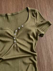 Franclia 休閒時尚女款素色鈕扣短袖上衣 - 軍綠色 - 查看 5