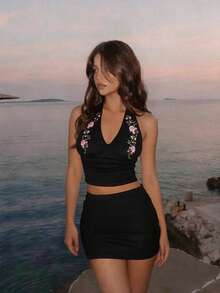 Skyraze Conjunto Casual de 2 Peças com Top Halter Bordado Floral e Mini Saia para Mulheres - Preto - Visão 1