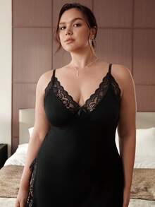 Slumbrini Plus Size Women Contrast Color Lace Slit Camisole Nightgown - Black - View 5
