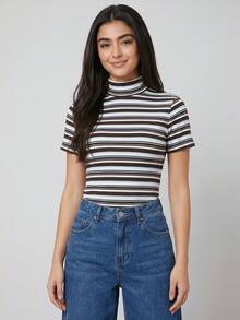 Modelyn 女款極簡條紋高領短袖休閒T恤 - 彩色 - 查看 4