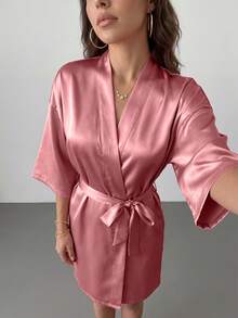 Rafferiza 一件纯色缎面系带睡袍，Luxeloungewear品牌，适合秋冬季穿着。 - 藕粉色 - 查看 3