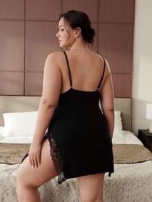 Slumbrini Plus Size Women Contrast Color Lace Slit Camisole Nightgown - Black - View 2