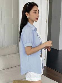 DAZY 春夏秋女款寬鬆休閒襯衫，有領、短袖、前開鈕扣，藍白細條紋 - 藍色 - 查看 6