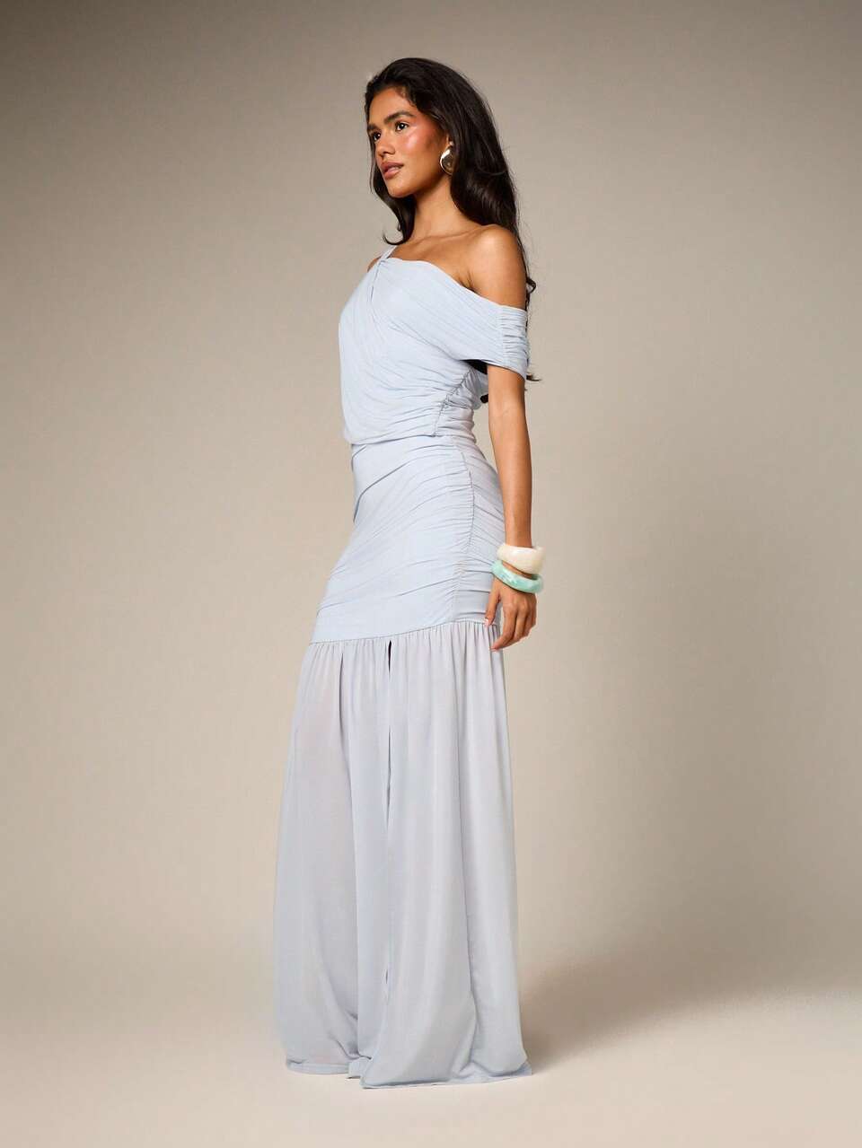 AiiRZ Vestido largo de malla con hombros descubiertos, drapeado y abertura alta en el muslo para fiestas, eventos, bodas y bailes de graduación