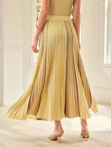 MOTF PREMIUM CONTRAST STRIPED PATTERN PLEATED KNIT SKIRT - Light Yellow - View 3