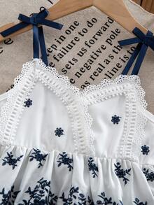SHEIN Elladie kids 夏季法式田園風刺繡吊帶上衣與純色牛仔短褲套裝，幼童極簡風格，適合戶外活動，居家舒適，輕鬆適應校園生活以及與親友聚會 - 藍色 - 查看 4