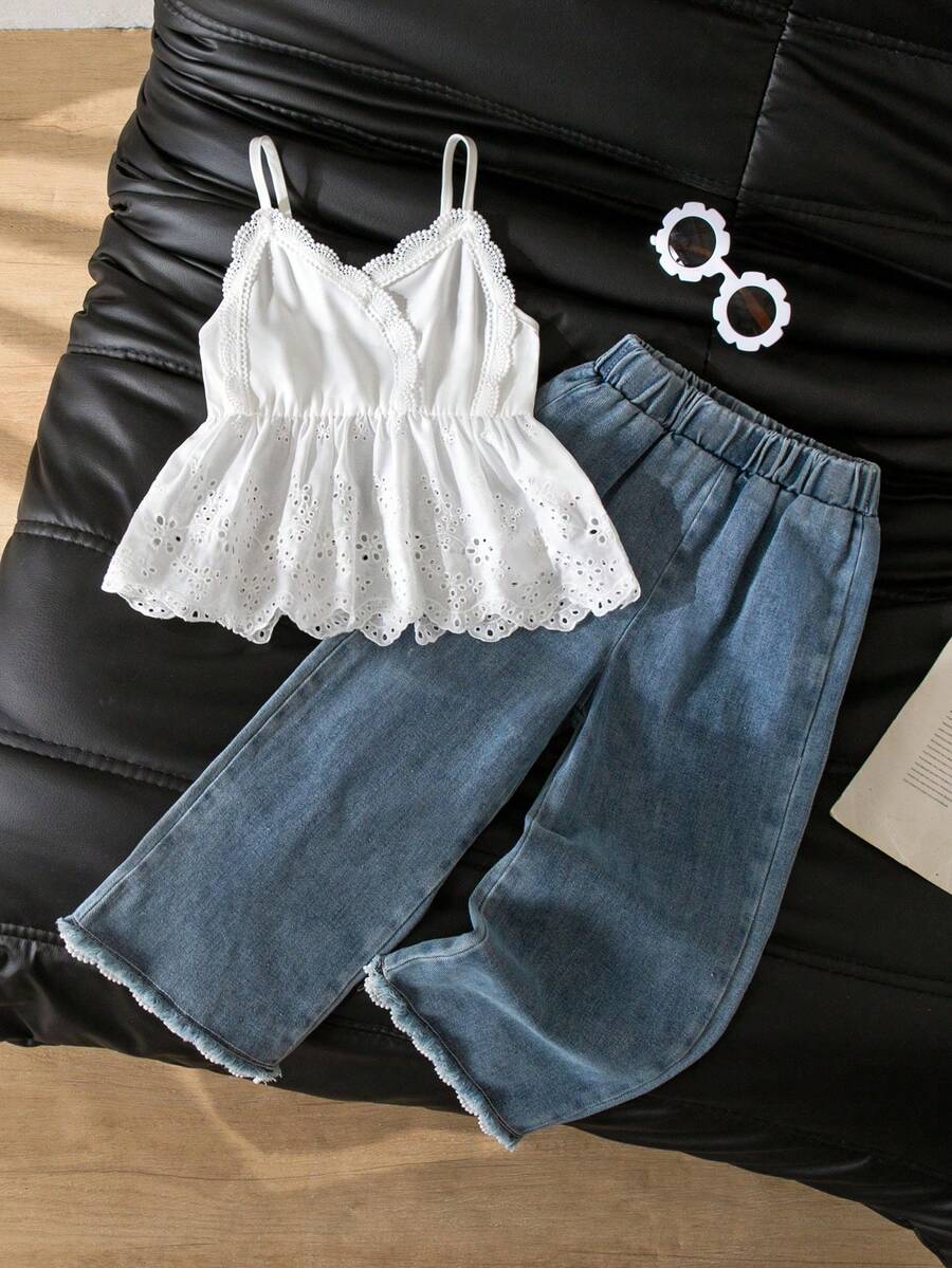 SHEIN Genkimix Kids 女童法式田園風刺繡純白細肩帶上衣與復古藍色牛仔長褲套裝，夏季休閒舒適穿搭