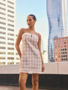 Aralina Vestido de tirantes ajustables para mujer con estampado de cuadros, lindo vestido tipo slip con ribete de encaje, dobladillo festoneado, tela tejida - Multicolor - Ver 5