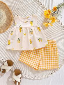 SHEIN Playful Pals 女嬰兩件式夏季圓領無袖上衣與紅色短褲套裝，清新紅白配色對比，梭織面料，寬鬆版型，甜美優雅田園風，滿版櫻桃印花，活潑可愛，適合日常出遊、上學通勤、參加派對、生日派對及度假旅行 - 黃色 - 查看 1