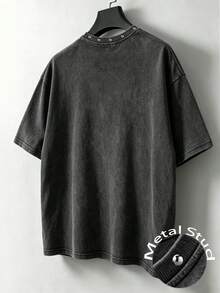 Manfinity EMRG Men's Vintage Streetwear Rivet T-Shirt Unisex Music Festival T-Shirt - Black - View 2