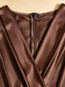 Franclia Gaun Wanita Elegan untuk Komuter, Model V-Neck Bodycon, Pas Badan, Bahan Satin Elastis Mengkilap dengan Kancing Metalik, Gaun Dalaman Musim Semi/Panas - Coffee Brown - View 3