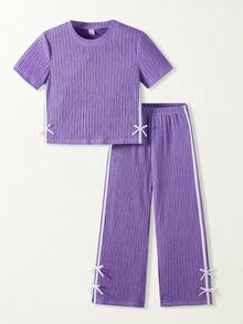 SHEIN Casuvi Kids 女童休閒時尚日常圓領短袖短版黑色T恤搭配3D蝴蝶結裝飾直筒寬鬆長褲夏季套裝 - 紫色 - 查看 3