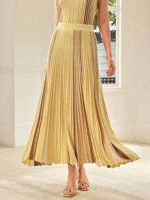 MOTF PREMIUM CONTRAST STRIPED PATTERN PLEATED KNIT SKIRT - Light Yellow - View 4