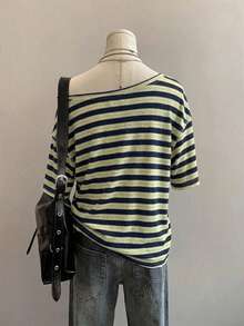 SHEIN EZwear 休閒極簡全印花單肩落肩短袖寬鬆女款T恤，美式復古條紋T恤，復古風，適合日常通勤、約會、聚會，秋冬春夏，聖誕節、新年、感恩節、派對、婚禮、海灘、畢業典禮，時尚優雅休閒外出約會 - 彩色 - 查看 4