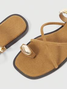 Sleekvia Chanclas planas cómodas y resistentes al desgaste para mujer, versátiles, con metal, para exteriores - Vellón - Marrón - Ver 3