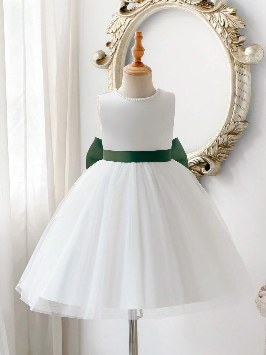 SHEIN Glamorique Kids 女孩公主洋裝,花童生日派對婚禮節日禮服,無袖白色緞面薄紗澎澎裙,背部大蝴蝶結,3D花朵,中東、歐洲和美國 - 白色 - 查看 1