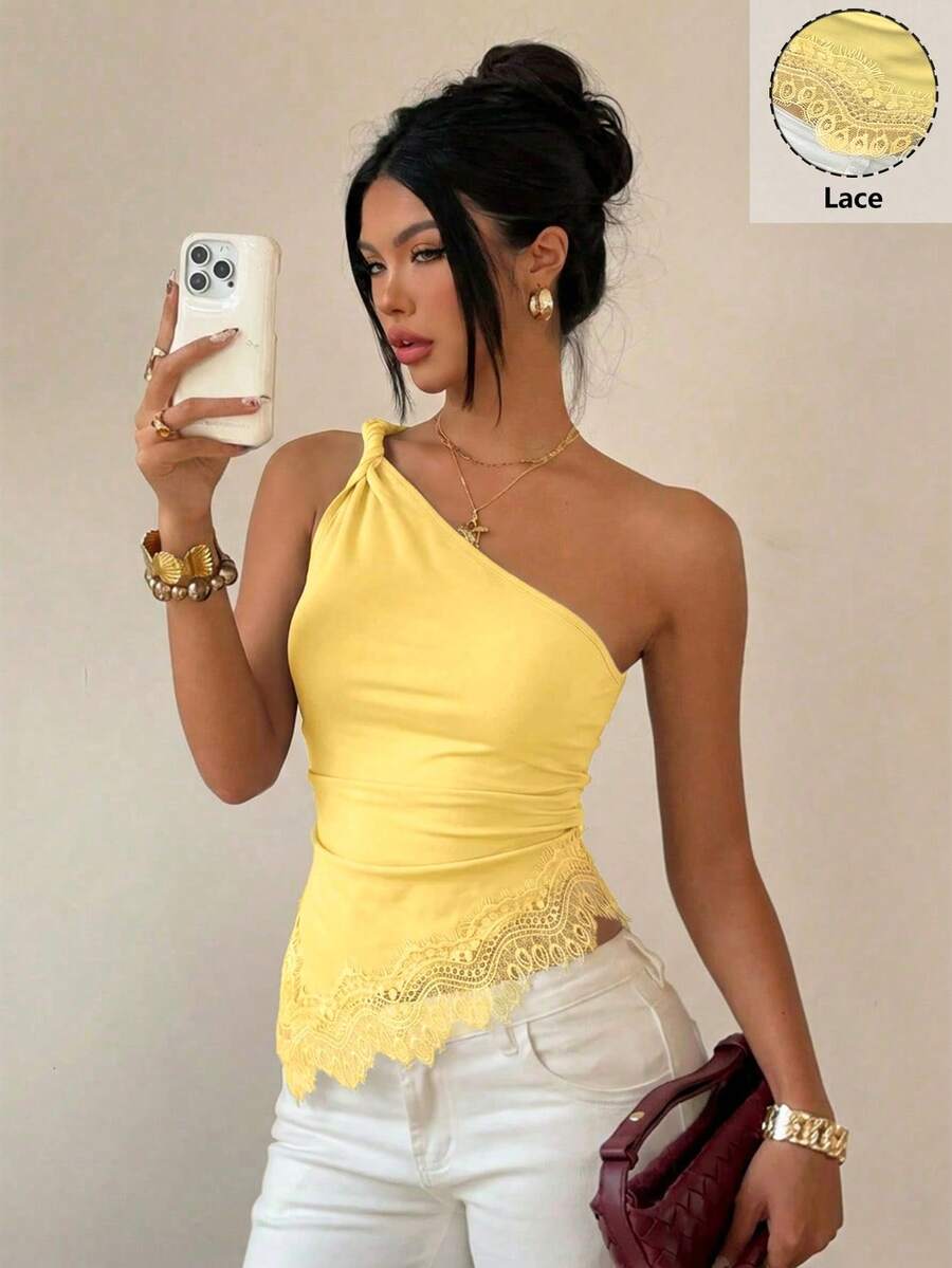 Siren Gaze 蕾絲拼接扭轉單肩上衣,優雅修身女款上衣,嘉年華上衣,夏季休閒風格,露肩上衣,露背上衣,派對上衣,音樂節 - 黃色 - 查看 1