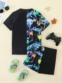 SHEIN 青少年男孩休閒極簡時尚運動風圖案與文字印花圓領短袖上衣與短褲泳裝套裝，適合夏季度假 - 彩色 - 查看 2