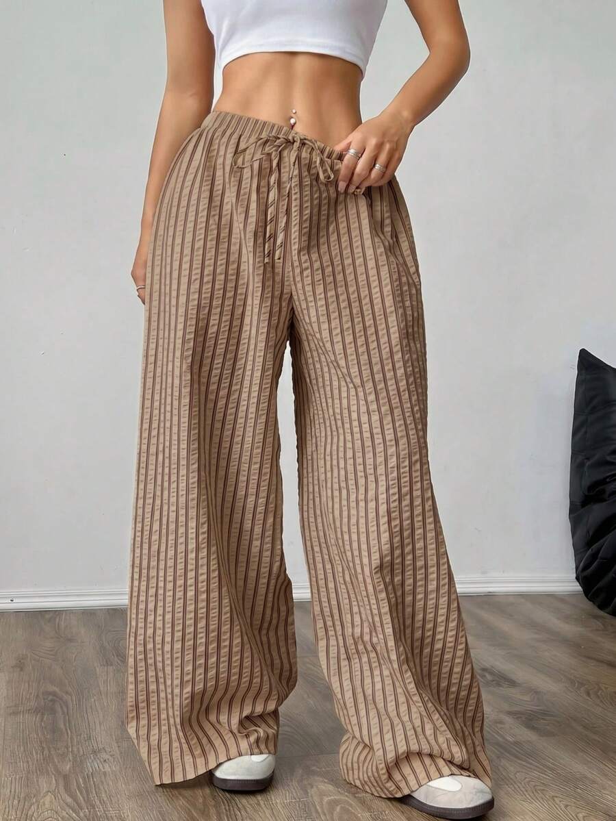 SHEIN PETITE CURVE 大尺碼女款紋理條紋繫帶寬鬆長褲 - 棕色 - 查看 1