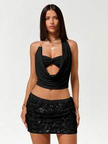 SHEIN ICON 2件組夏季女款婚禮賓客露背 Coachella 音樂節度假出遊派對舞會米色性感度假風素色扭轉胸前裝飾鍊條掛脖短版上衣 - 黑色 - 查看 4