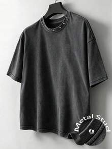 Manfinity EMRG Men's Vintage Streetwear Rivet T-Shirt Unisex Music Festival T-Shirt - Black - View 1