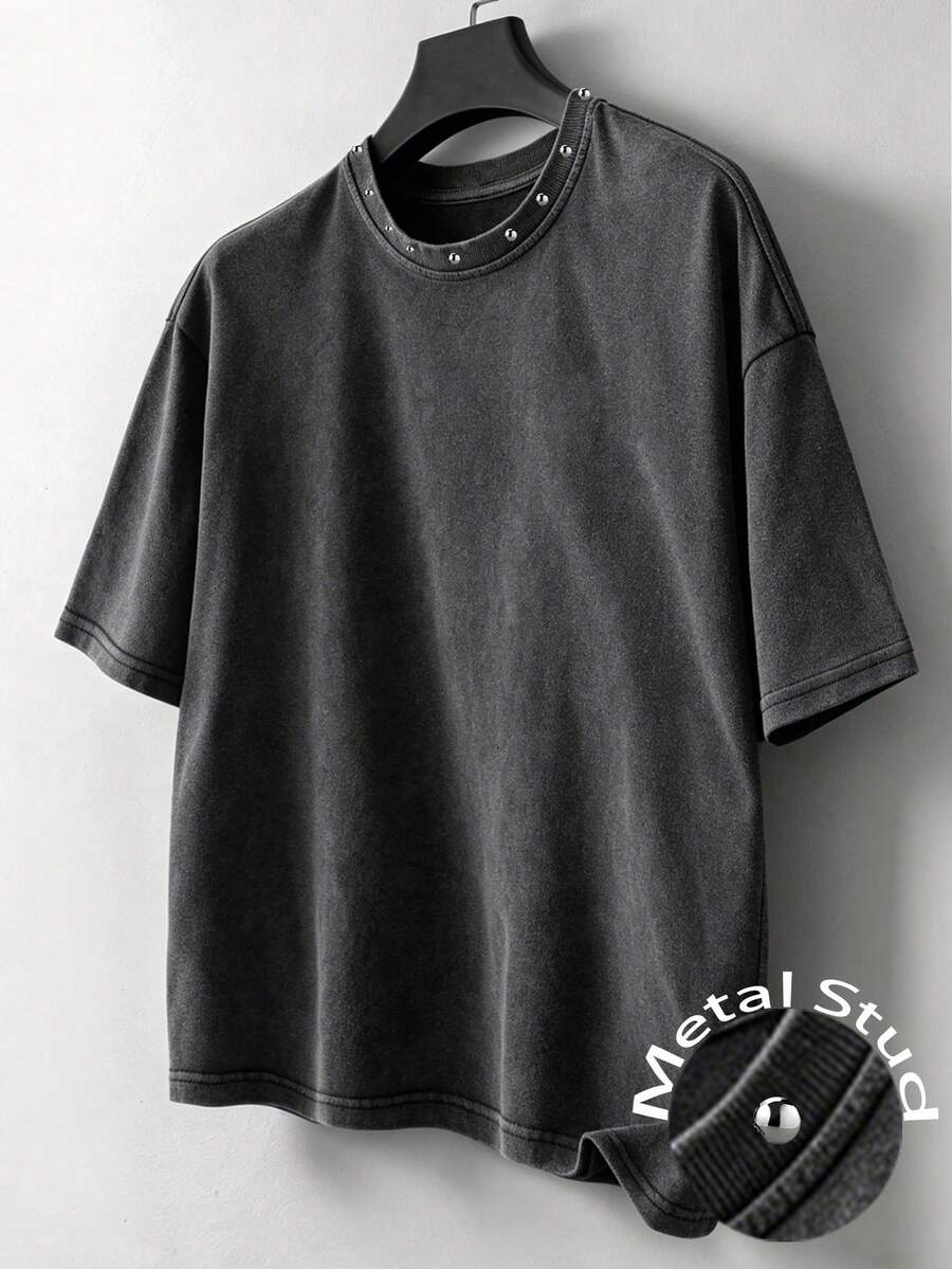 Manfinity EMRG Men's Vintage Streetwear Rivet T-Shirt Unisex Music Festival T-Shirt - Black - View 1
