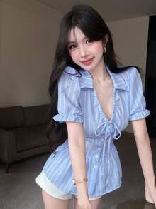 Joudiya 春夏甜美可愛風泡泡袖荷葉邊收腰抽繩V領修身淺藍色女款上衣襯衫度假風 - 藍色 - 查看 8