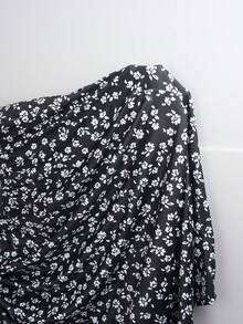 SHEIN EZwear 大尺碼女款花卉印花百褶休閒派對無肩帶洋裝 - 彩色 - 查看 7