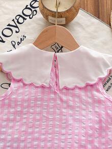 SHEIN Vintaside Kids 2件組少女甜美可愛公主風草莓印花無袖背心與配套長褲套裝，粉色條紋 + 3D草莓刺繡 + 荷葉邊領口，吸睛設計，適合派對、家庭活動、日常穿著、返校穿搭 - 粉色 - 查看 4