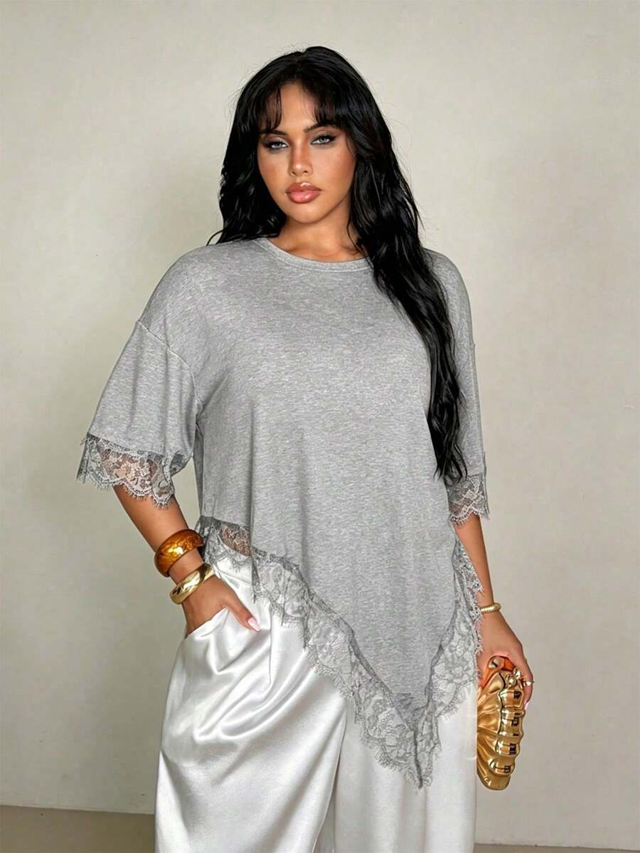 Rustia Plus Size Solid Color Lace Patchwork Round Neck Asymmetric Hem T-Shirt - Grey - View 1