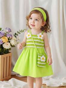 SHEIN Playful Pals 女嬰夏季橘色與白色甜美清新花卉裝飾細肩帶洋裝，附配套小斜背包，寬鬆裙襬設計，適合日常出遊、休閒旅行、家庭聚會及夏季野餐 - 綠色 - 查看 5