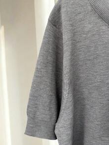 SHEIN CURVE+ 女款春秋簡約休閒通勤辦公街頭度假百搭日常優雅圓領印花圍巾裝飾標準肩短袖寬鬆灰色碎花大尺碼針織套頭衫 - 灰色 - 查看 6