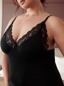 Slumbrini Plus Size Women Contrast Color Lace Slit Camisole Nightgown - Black - View 6