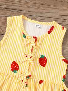 SHEIN Vintaside Kids 女嬰夏季草莓印花條紋無袖荷葉邊上衣與寬腿褲套裝，寬鬆舒適版型，適合日常外出、休閒旅行、家庭聚會、戶外玩耍及拍照 - 黃色 - 查看 5
