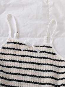 SHEIN Sparklyn 2件組女孩青少年夏季Y2K風格黑白條紋情侶套裝，泡泡紋理面料，短版細肩帶背心上衣+短褲，親膚柔軟，甜美酷感海灘度假風，適合夏季假期穿搭 - 彩色 - 查看 3