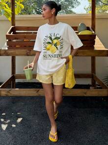 Veykashi 大尺碼女款字母與水果印花落肩袖T恤及條紋短褲休閒兩件套 - 彩色 - 查看 6