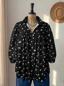 SHEIN CURVE+ Holiday Style Casual All-Match Plus Size Off-Shoulder Holiday Style Blue And White Floral Pattern Keyhole Collar Shirt, Summer Vacation - Black - View 4