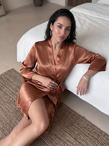 Rafferiza 落肩撞色饰边束带缎面睡袍 Luxeloungewear - 鏽棕色 - 查看 7