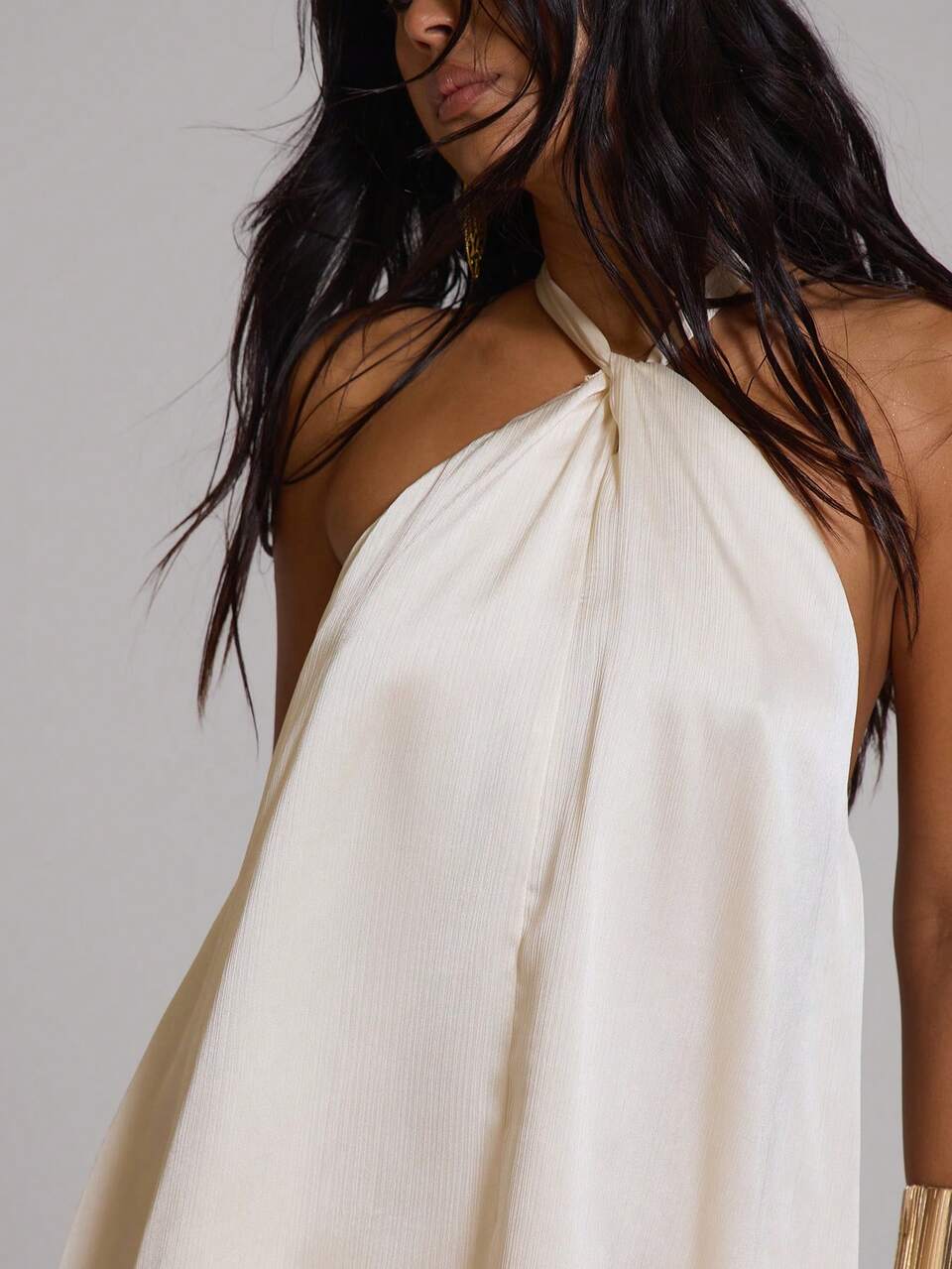 Blouse Licou en Satin Crème avec Col Torsadé