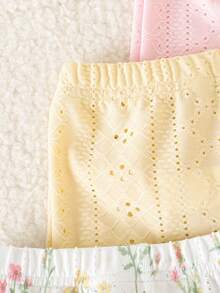 SHEIN Celana Pendek Musim Panas untuk Anak Perempuan, Bordir Berongga / Motif Bunga Kecil, Legging Ringan dengan Hem Bergelombang untuk Bayi, Gaya Serbaguna Multi-Warna - MultiWarna - View 6
