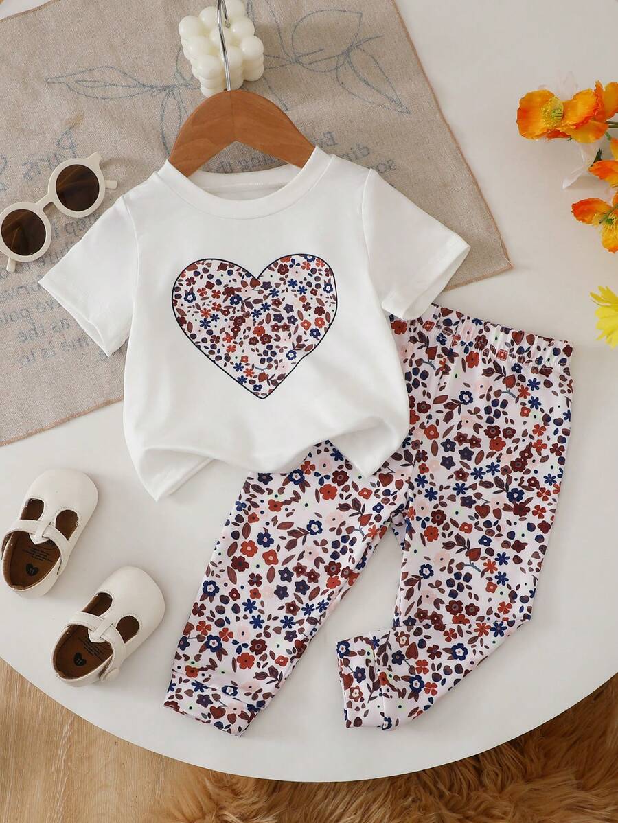 SHEIN Playful Pals 嬰幼兒(女童)可愛蝴蝶結印花白色圓領短袖上衣搭配舒適豹紋印花休閒春夏長褲T恤套裝 - 白色 - 查看 1