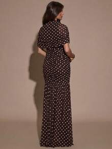 SHEIN BAE 春夏季棕色圓點復古圓領短袖修身抓皺大裙擺優雅洋裝，圓點洋裝，優雅洋裝，婚禮賓客洋裝 - 棕色 - 查看 2