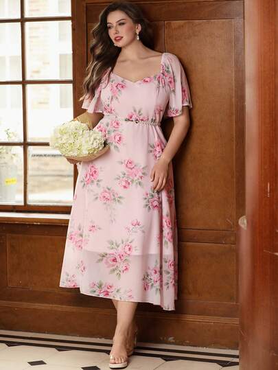 SHEIN Clasi CURVE Robe longue en mousseline à fleurs pour femmes grandes tailles, manches courtes à volants, col carré, Top ajusté, jupe évasée ample, à la mode et élégante, élégante pour les vacances, convient pour les rendez-vous, les réunions d'amis, les cocktails, les trajets élégants, le shopping, les réunions de famille