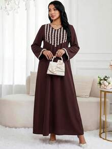 Al Najma 女士刺绣V领长袖优雅阿拉伯连衣裙 - 咖啡棕 - 查看 5