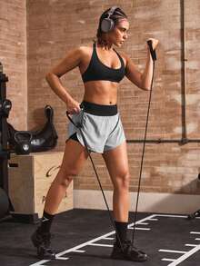 Powerista 黑色與淺灰色運動內衣與跑步短褲套裝，適合日常運動、健身、室內生活休閒運動風、跑步健身 - 黑色 - 查看 3