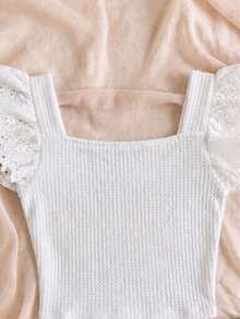 SHEIN 青少年女孩休閒度假居家拼接刺繡蕾絲飾邊紋理針織修身短版方領T恤上衣 白色 - 彩色 - 查看 4
