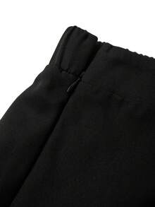 GlowEve CURVE Bộ đồ nữ cỡ lớn mùa xuân/hè gồm áo blazer cổ bẻ không tay dáng suông, chất liệu vải dệt phối lưới, kết hợp với quần short cạp chun, trang phục thường ngày thanh lịch chuyên nghiệp, phù hợp đi biển, nghỉ lễ, màu đen. Bộ 2 món - màu đen - Xem 7