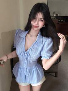 Joudiya 春夏甜美可愛風泡泡袖荷葉邊收腰抽繩V領修身淺藍色女款上衣襯衫度假風 - 藍色 - 查看 4