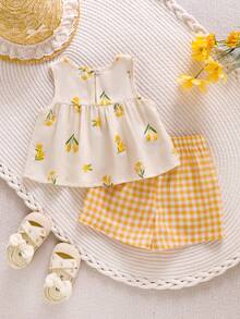 SHEIN Playful Pals 女嬰兩件式夏季圓領無袖上衣與紅色短褲套裝，清新紅白配色對比，梭織面料，寬鬆版型，甜美優雅田園風，滿版櫻桃印花，活潑可愛，適合日常出遊、上學通勤、參加派對、生日派對及度假旅行 - 黃色 - 查看 2