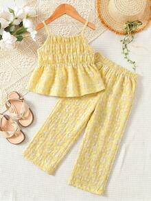 SHEIN Serisse Kids 2件組少女黃色花卉提花紋理細肩帶上衣與寬鬆休閒長褲套裝，適合日常出遊、上學、海邊度假、沙灘裝，春夏季女孩優雅長褲套裝，女童夏季亞麻寬腿褲套裝 - 黃色 - 查看 2